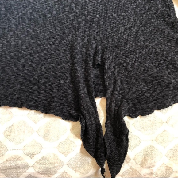 Pebble and Stone Front tie cropped top size medium - Picture 5 of 5